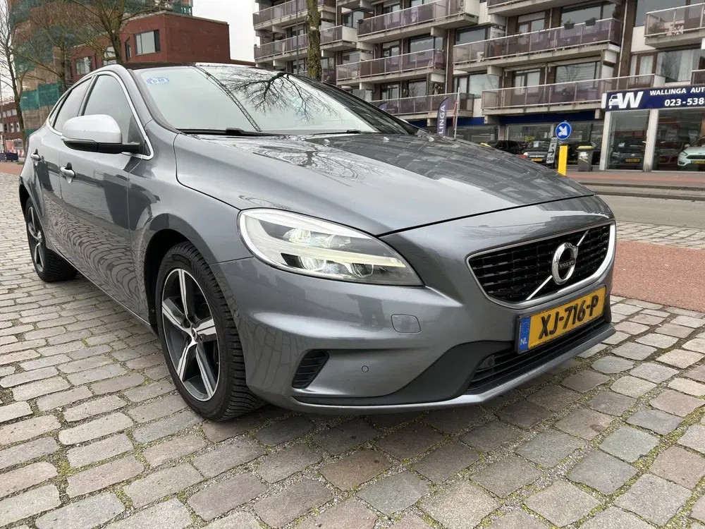 Volvo V40 1.5 T3 Polar+ Sport R design Panodak navi uit 2019, foto 4