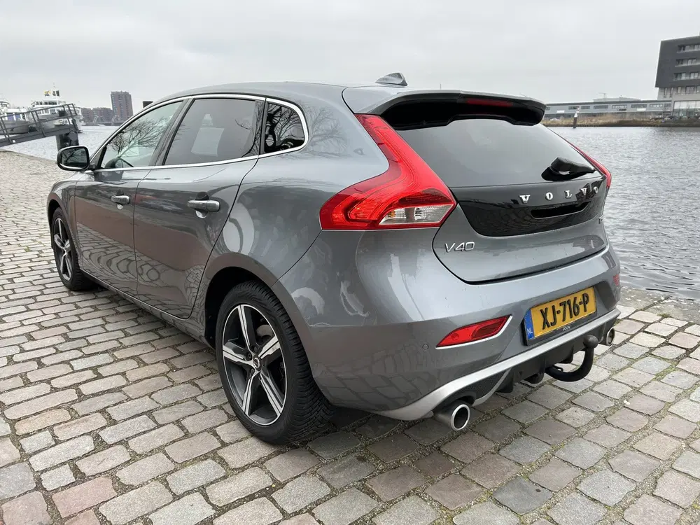 Volvo V40 1.5 T3 Polar+ Sport R design Panodak navi uit 2019, foto 5