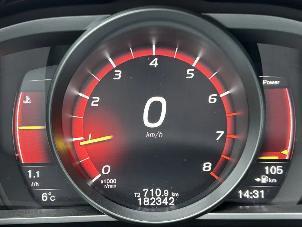 Volvo V40 1.5 T3 Polar+ Sport R design Panodak navi uit 2019, foto 8