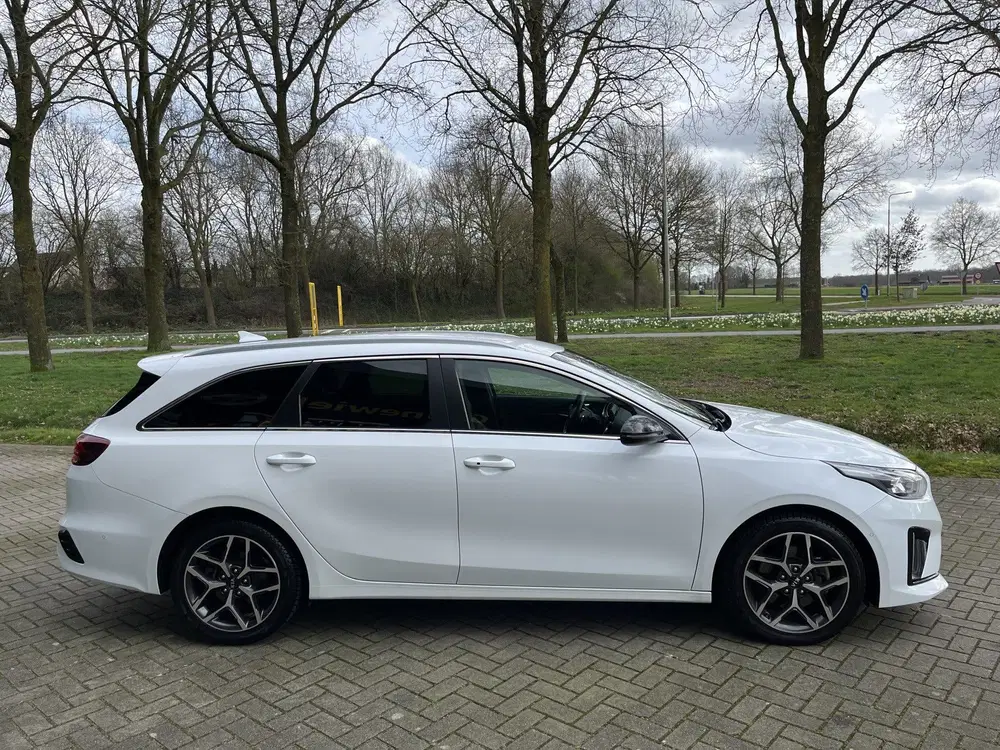 Kia Ceed 1.5 T-GDi MHEV GT-Line Edition uit 2022, foto 2