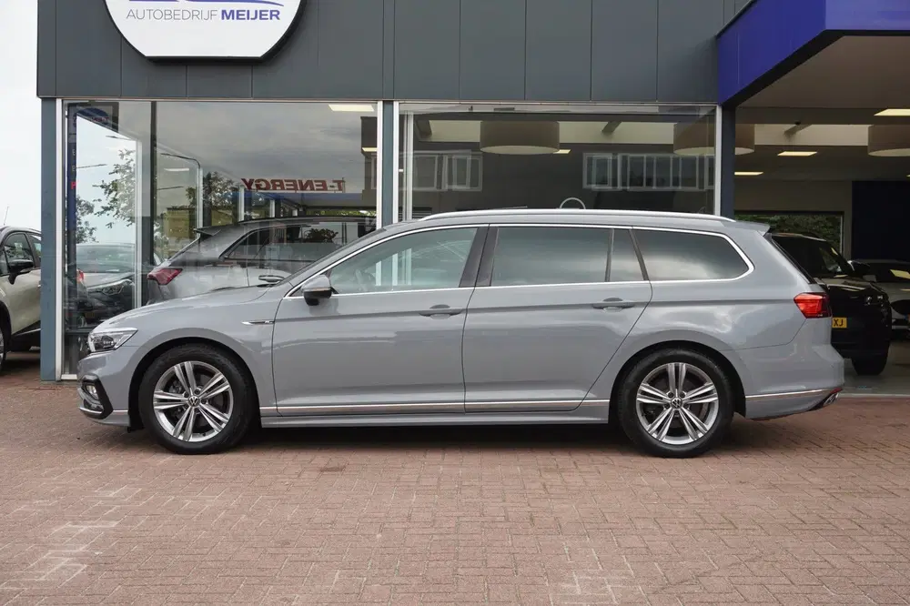 Volkswagen Passat 1.5 TSI R-Line Business + Panodak uit 2022, foto 2