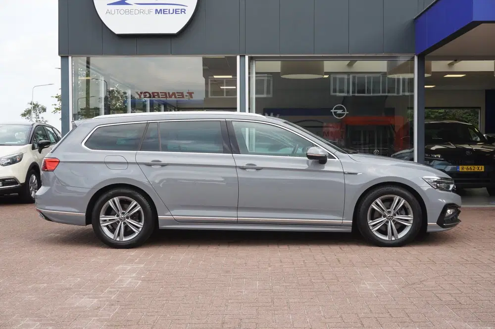 Volkswagen Passat 1.5 TSI R-Line Business + Panodak uit 2022, foto 3