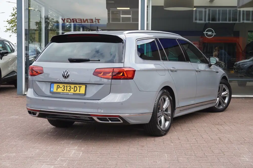 Volkswagen Passat 1.5 TSI R-Line Business + Panodak uit 2022, foto 4