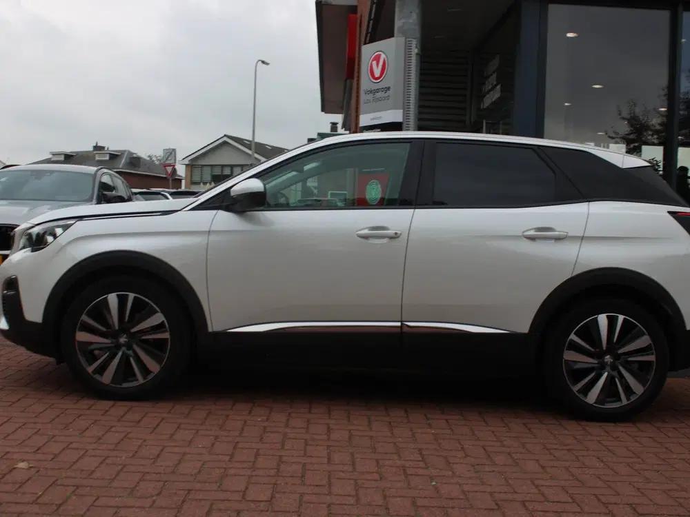 Peugeot 3008 1.2 PureTech Aut. *Allure* Aut uit 2020, foto 2