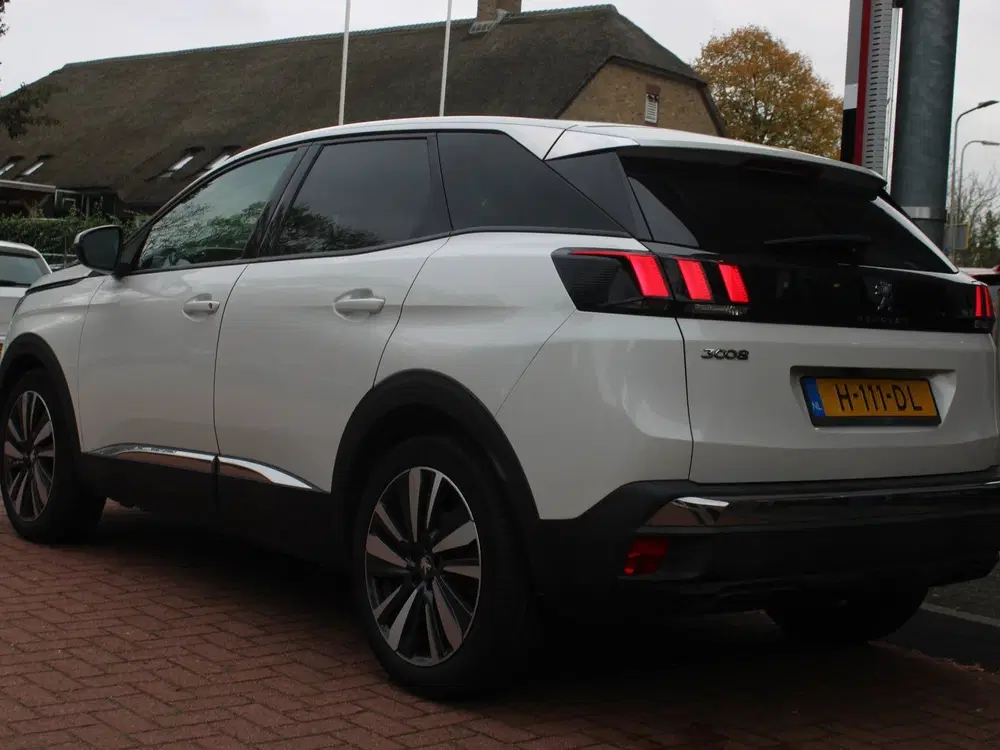 Peugeot 3008 1.2 PureTech Aut. *Allure* Aut uit 2020, foto 3