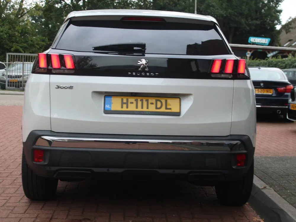 Peugeot 3008 1.2 PureTech Aut. *Allure* Aut uit 2020, foto 4