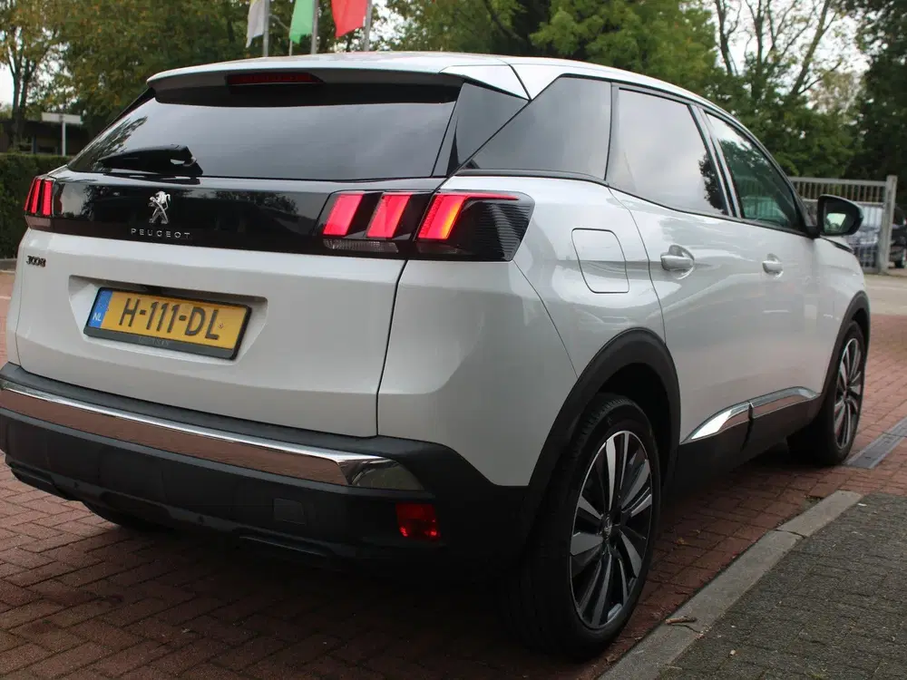 Peugeot 3008 1.2 PureTech Aut. *Allure* Aut uit 2020, foto 5