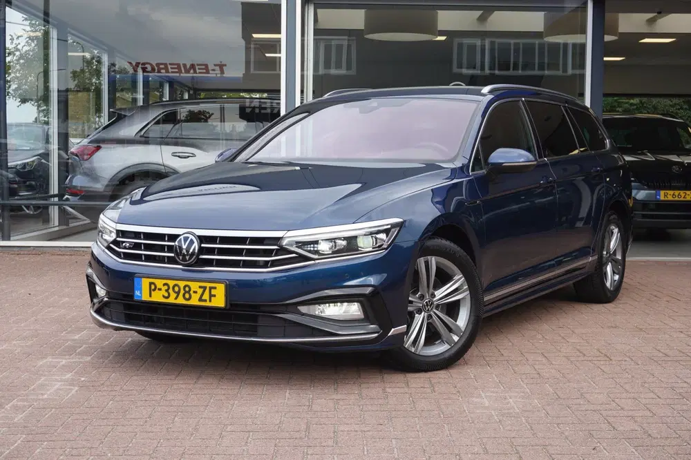 Volkswagen Passat 1.5 TSI R-Line Business + Automaat uit 2022
