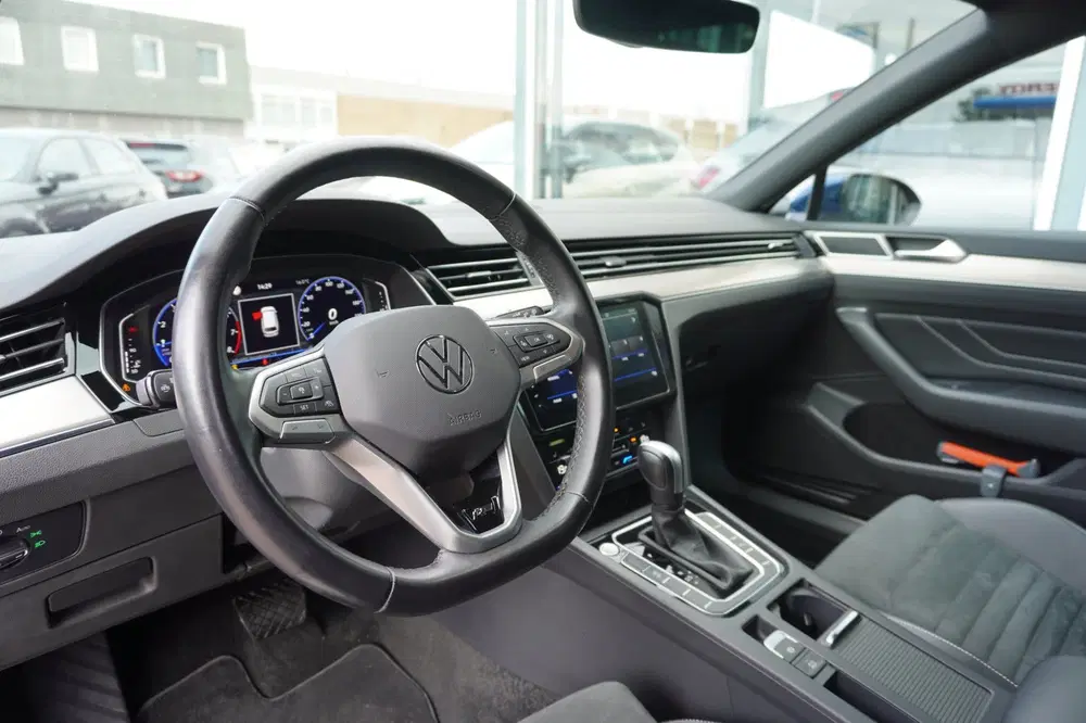 Volkswagen Passat 1.5 TSI R-Line Business + Automaat uit 2022, foto 11