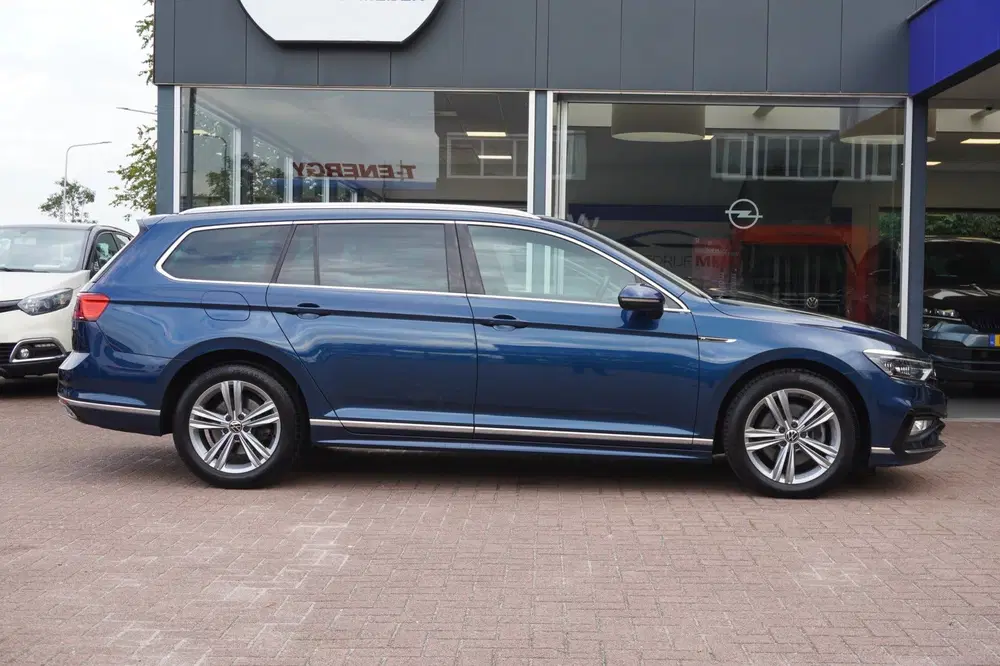 Volkswagen Passat 1.5 TSI R-Line Business + Automaat uit 2022, foto 3
