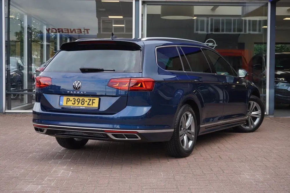 Volkswagen Passat 1.5 TSI R-Line Business + Automaat uit 2022, foto 4