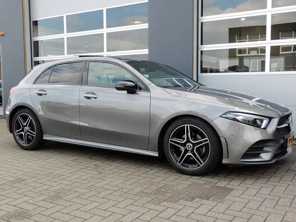 Mercedes-Benz A-Klasse 200 Business Solution AMG Panoramadak uit 2022, foto 2