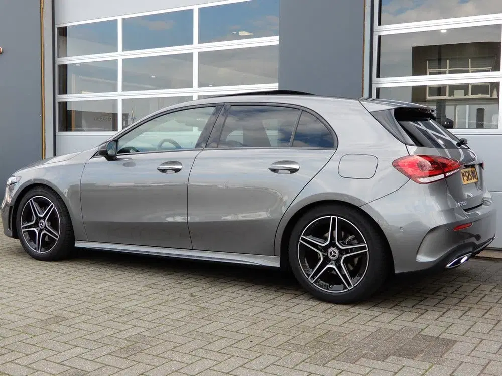 Mercedes-Benz A-Klasse 200 Business Solution AMG Panoramadak uit 2022, foto 3