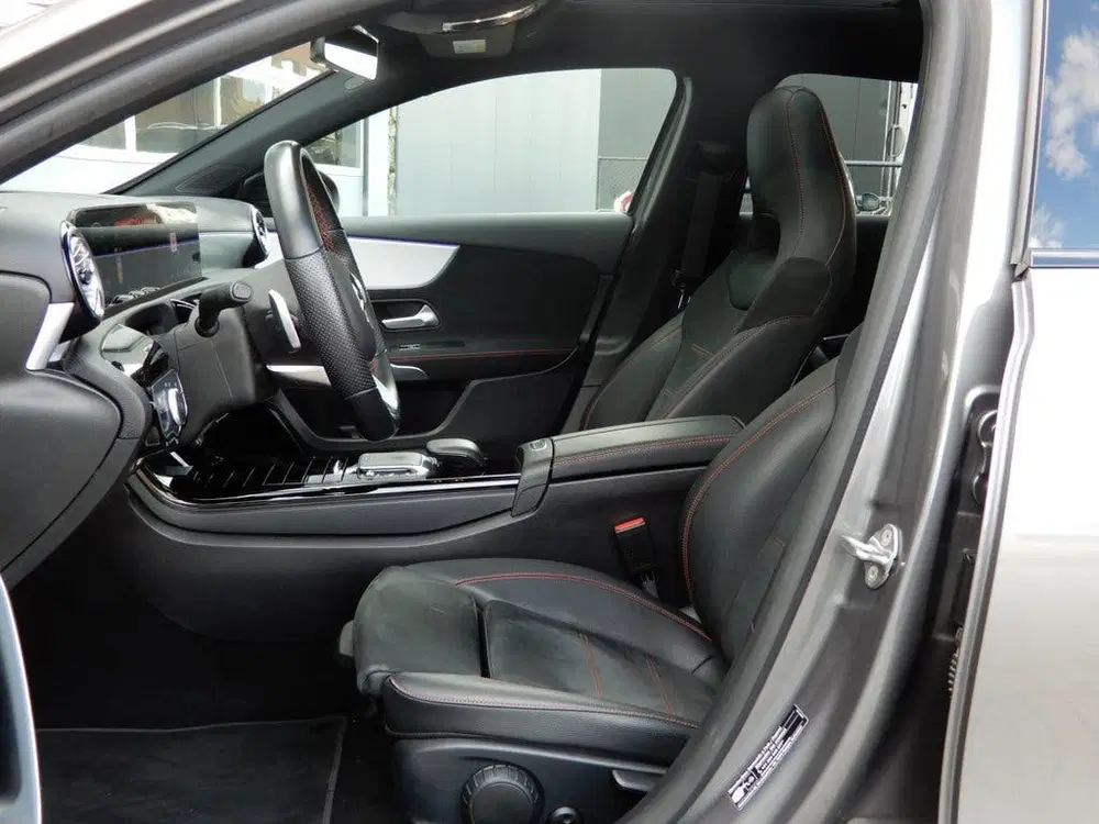 Mercedes-Benz A-Klasse 200 Business Solution AMG Panoramadak uit 2022, foto 6