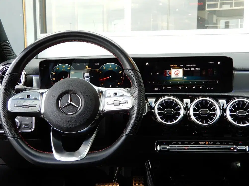 Mercedes-Benz A-Klasse 200 Business Solution AMG Panoramadak uit 2022, foto 7