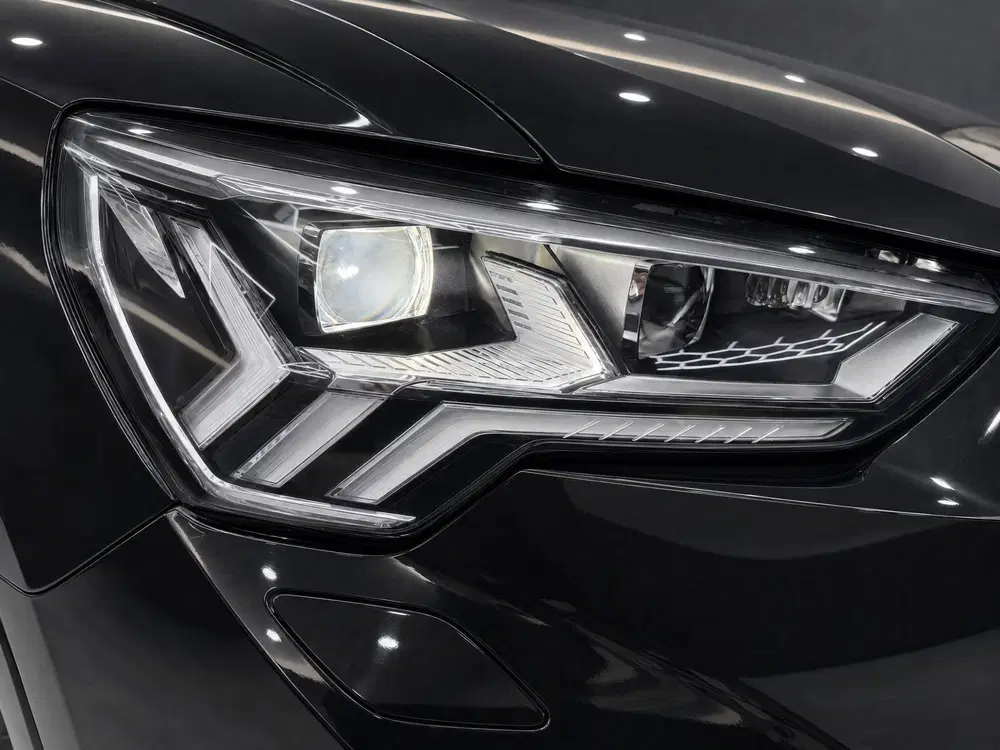 Audi Q3 40 TFSI quattro S-Line met Panorama dak Am uit 2020, foto 2