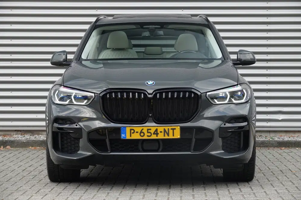 BMW X5 xDrive45e High Executive M-Sport uit 2022, foto 2