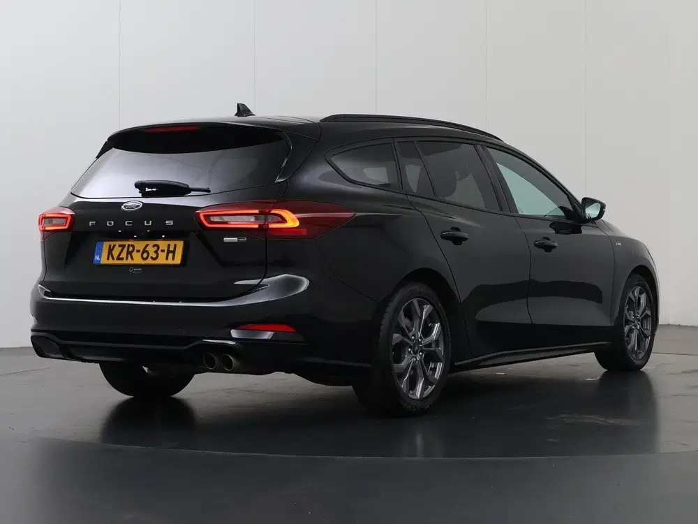 Ford Focus 1.0 EcoBoost Hybrid ST Line Automaat uit 2022, foto 2
