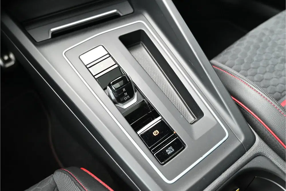 Volkswagen Golf 2.0 TSI GTI CLUBSPORT 300 PK uit 2021, foto 11