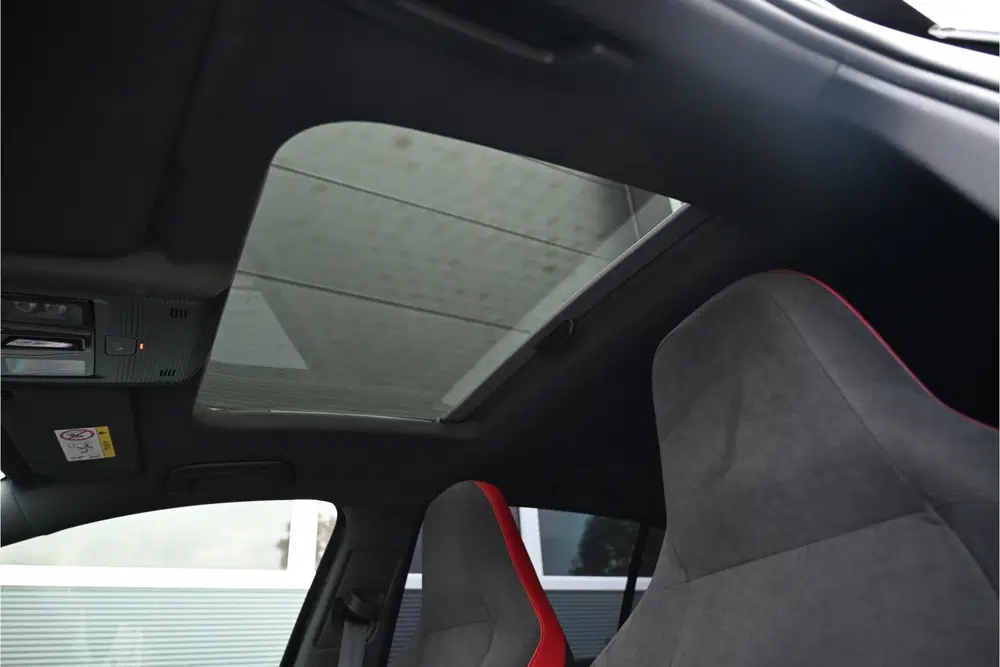Volkswagen Golf 2.0 TSI GTI CLUBSPORT 300 PK uit 2021, foto 13