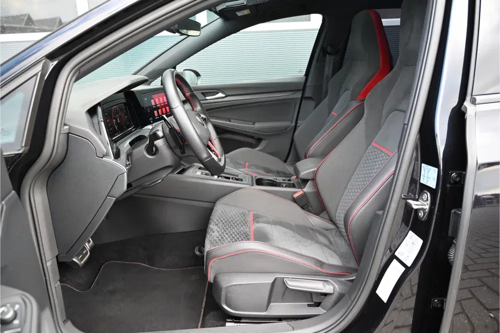 Volkswagen Golf 2.0 TSI GTI CLUBSPORT 300 PK uit 2021, foto 3