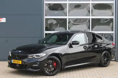 BMW 3-serie 330e M-Sport Shadow uit 2021
