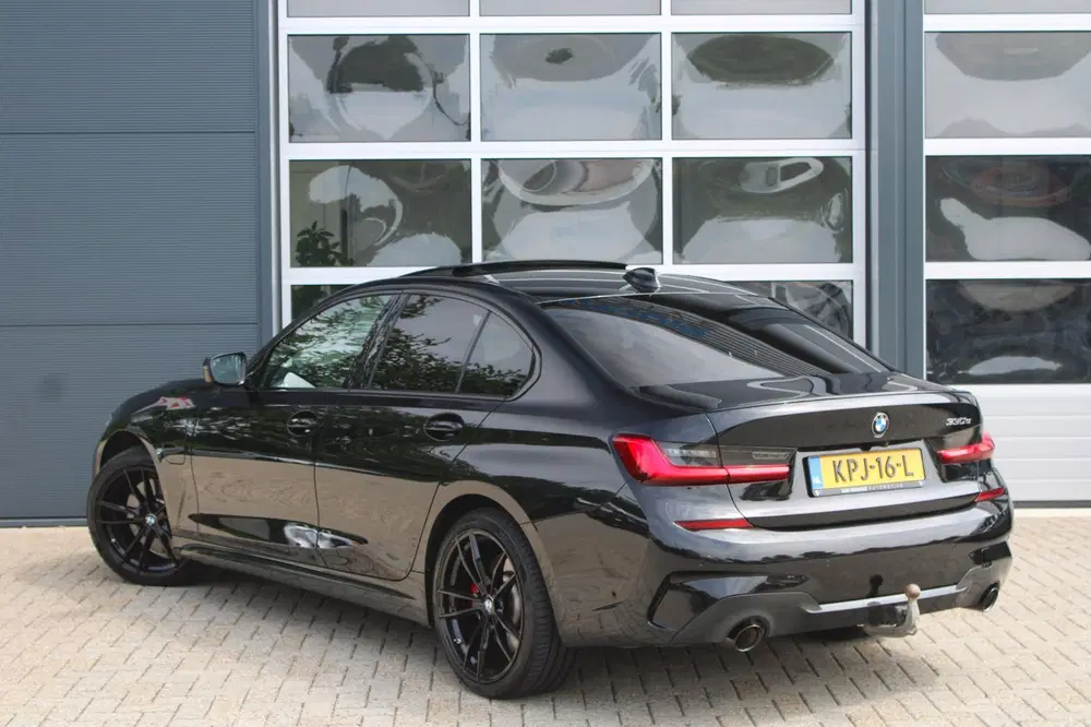 BMW 3-serie 330e M-Sport Shadow uit 2021, foto 2