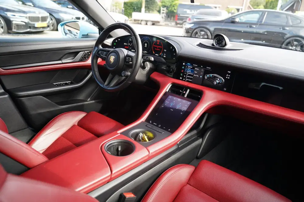 Porsche Taycan 4S 93 kWh uit 2021, foto 4