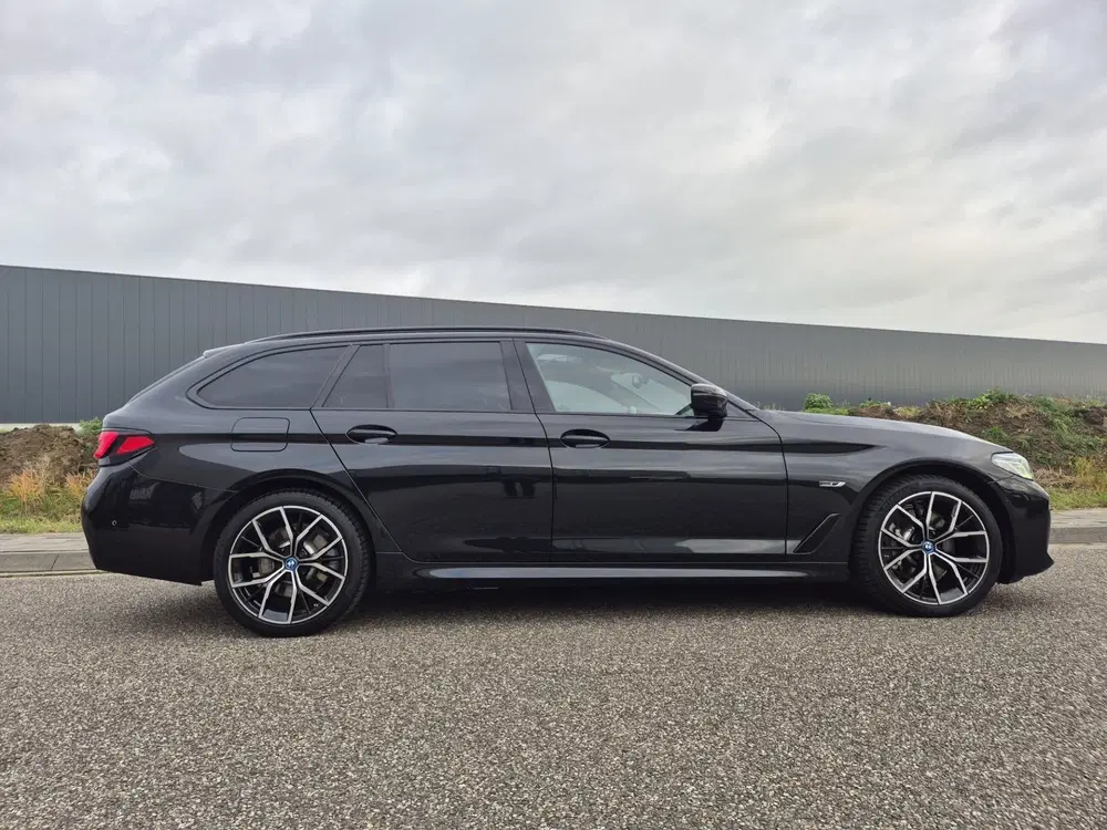 BMW 5-serie 5 Serie 530 e M-Sport Hybride Schuifdak uit 2022, foto 2