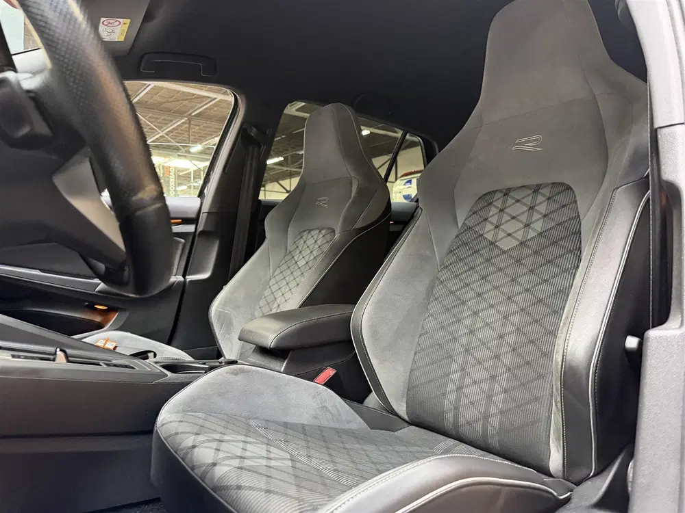 Volkswagen Golf 1.5 e TSI R-Line uit 2020, foto 13