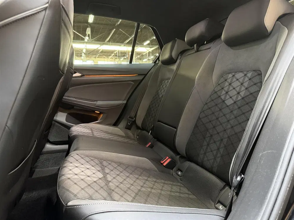 Volkswagen Golf 1.5 e TSI R-Line uit 2020, foto 14