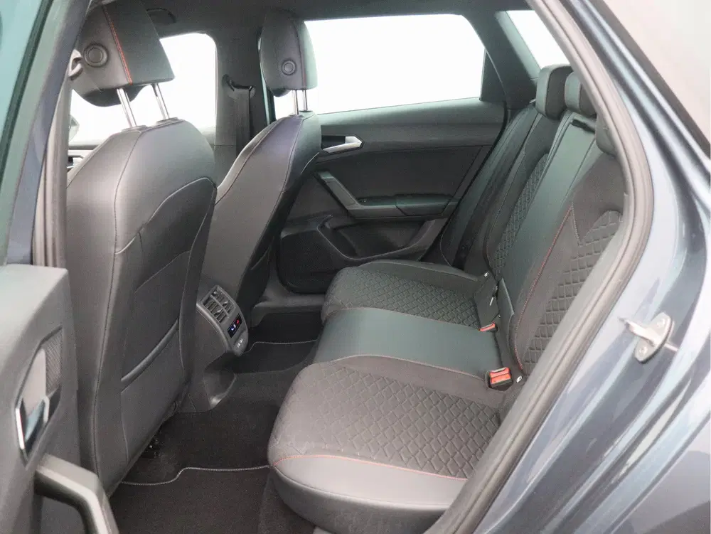 SEAT Leon 1.5 eTSI FR Business Intense uit 2023, foto 9