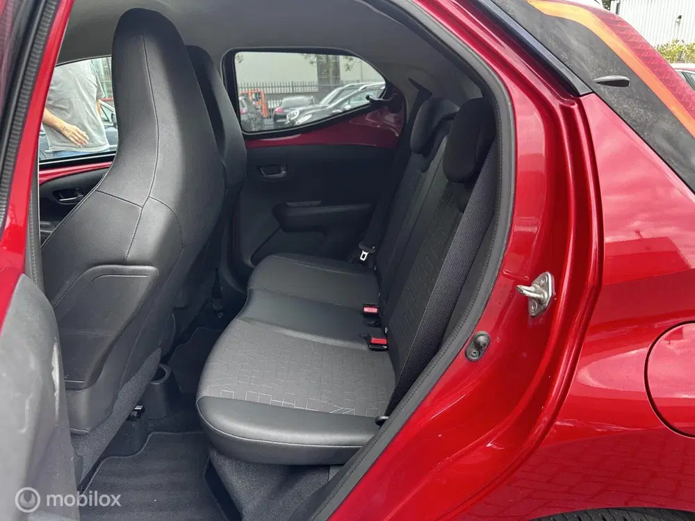 Toyota Aygo X-clusiv uit 2020, foto 12