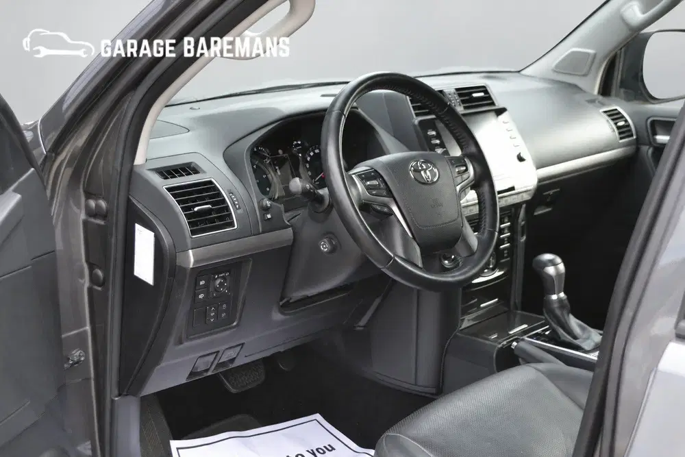 Toyota Land Cruiser 2.8 D-4D-F Black Edition Window Van uit 2022, foto 11