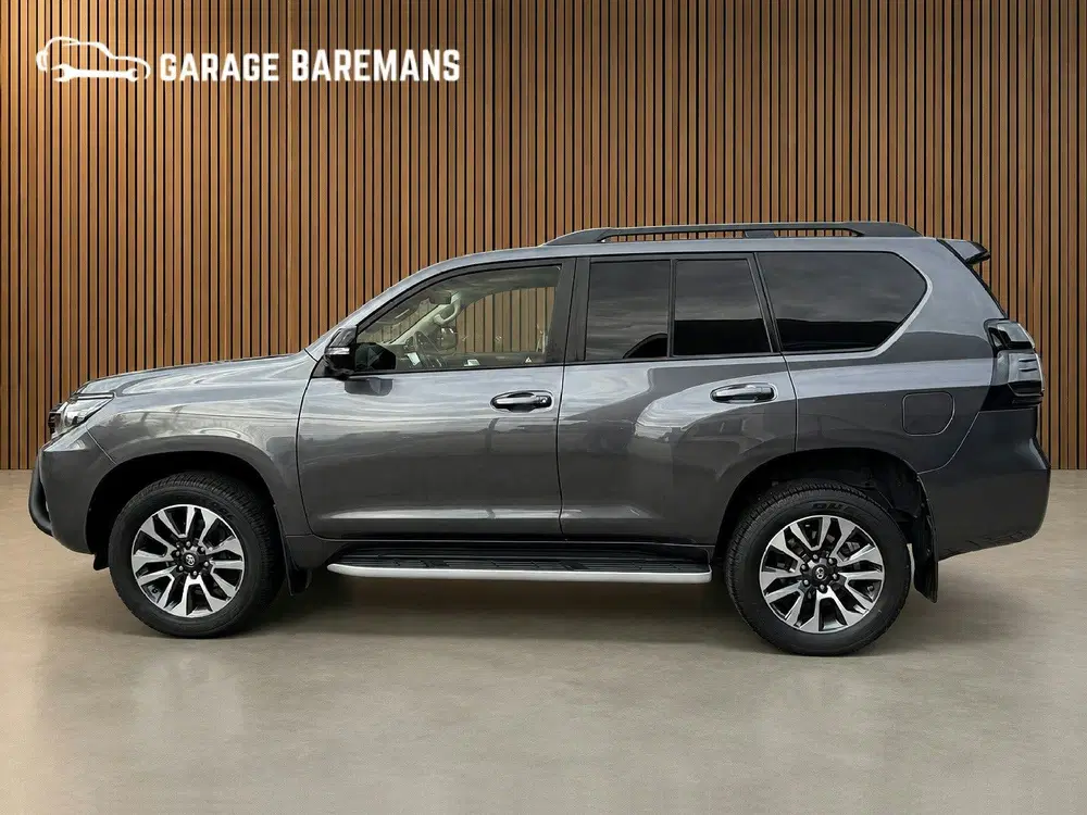 Toyota Land Cruiser 2.8 D-4D-F Black Edition Window Van uit 2022, foto 2