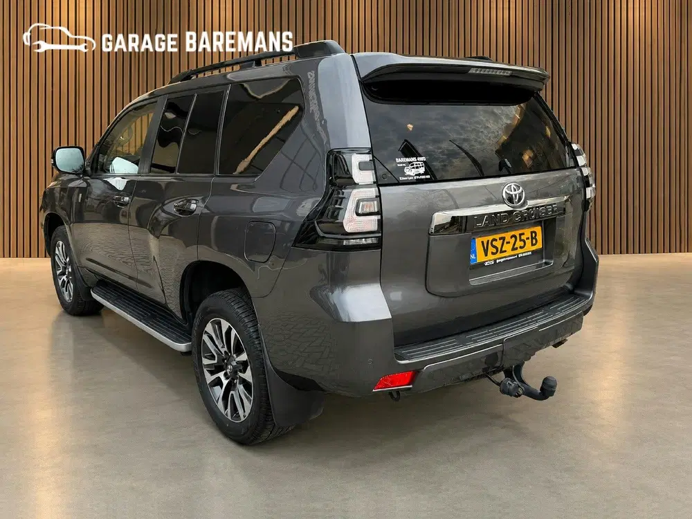 Toyota Land Cruiser 2.8 D-4D-F Black Edition Window Van uit 2022, foto 3