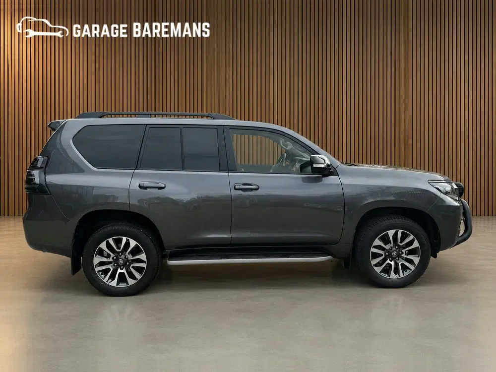 Toyota Land Cruiser 2.8 D-4D-F Black Edition Window Van uit 2022, foto 6