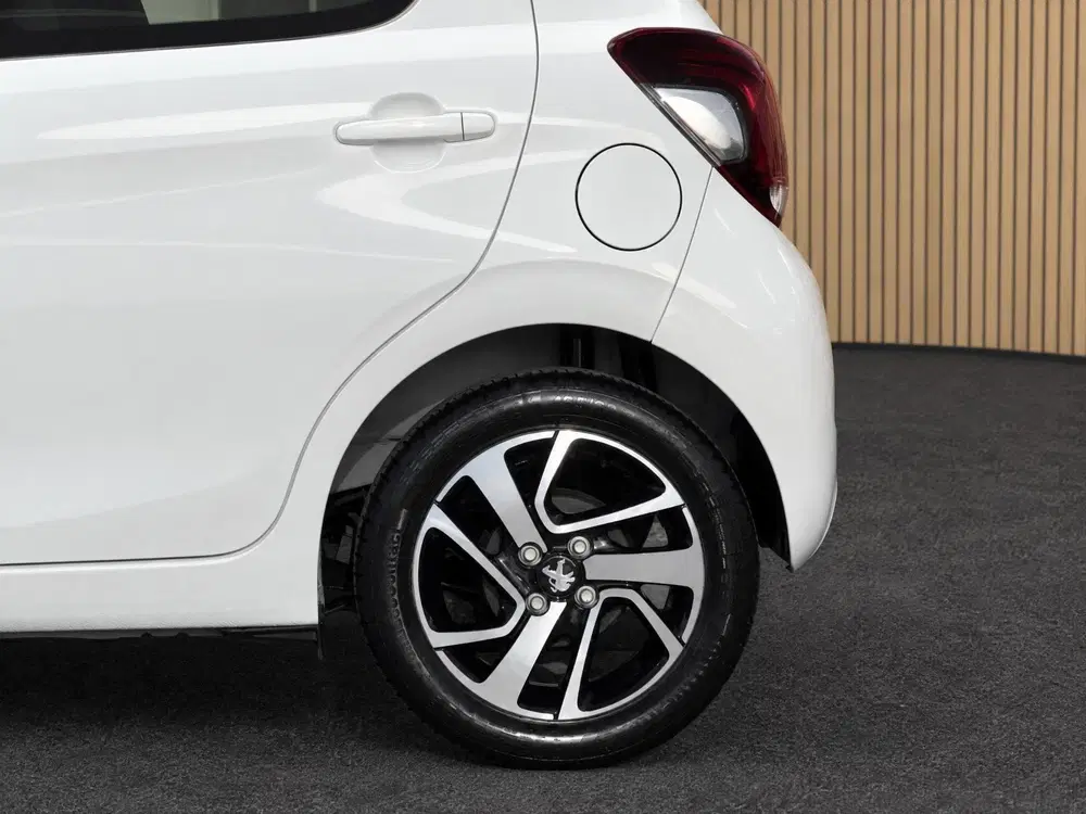 Peugeot 108 1.0 e-VTi Allure uit 2021, foto 11