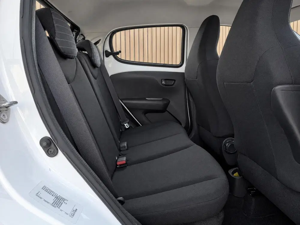 Peugeot 108 1.0 e-VTi Allure uit 2021, foto 13