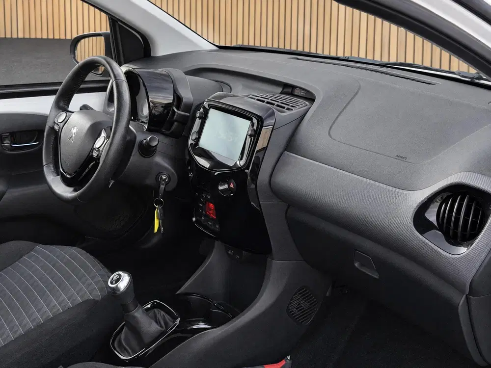 Peugeot 108 1.0 e-VTi Allure uit 2021, foto 14