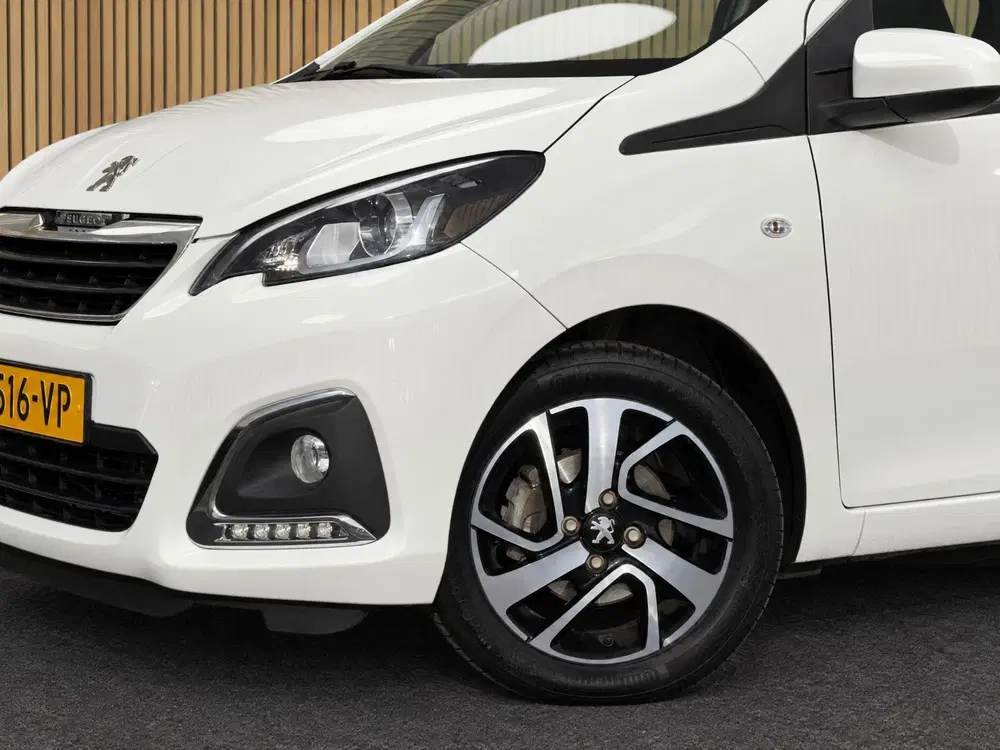 Peugeot 108 1.0 e-VTi Allure uit 2021, foto 15