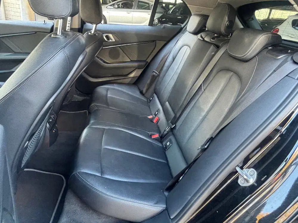 BMW 1-serie 116i High Executive uit 2021, foto 11
