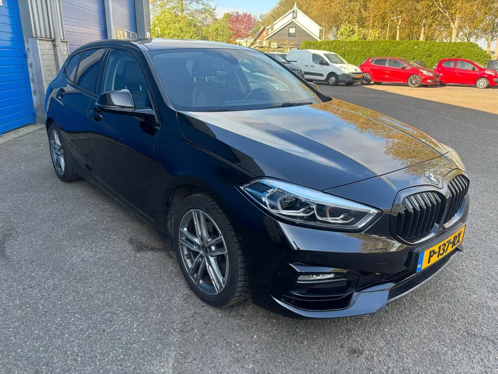 BMW 1-serie 116i High Executive uit 2021, foto 4