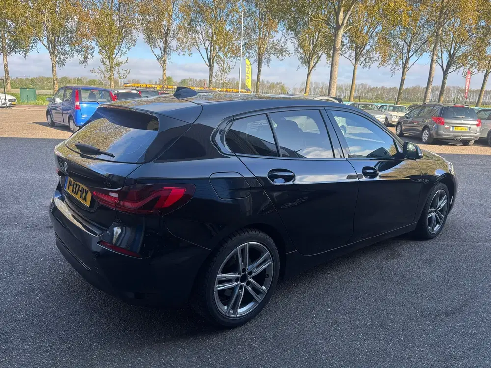 BMW 1-serie 116i High Executive uit 2021, foto 5
