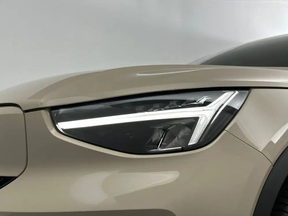 Volvo EX40 Extended Range Plus Dark Europa uit 2026, foto 10
