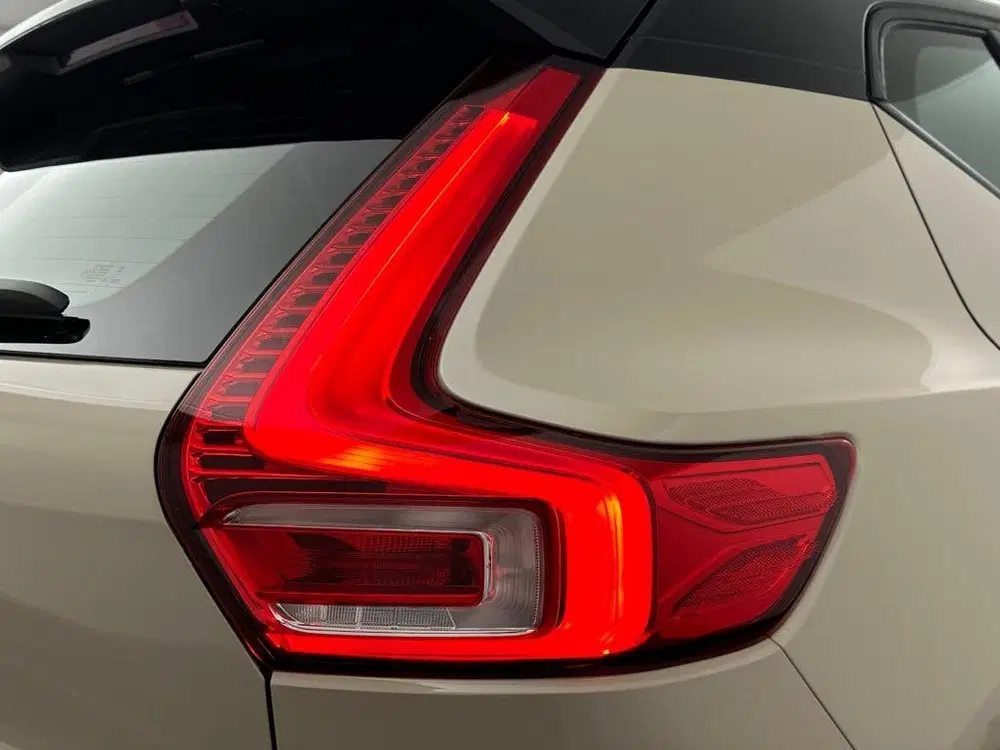 Volvo EX40 Extended Range Plus Dark Europa uit 2026, foto 12