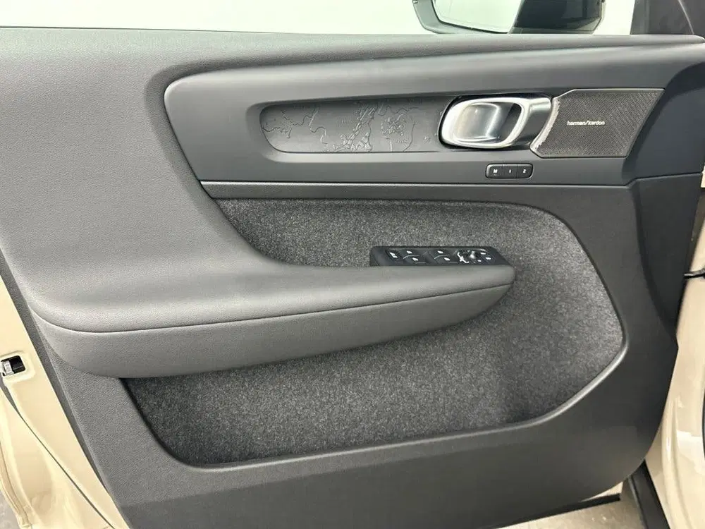Volvo EX40 Extended Range Plus Dark Europa uit 2026, foto 14