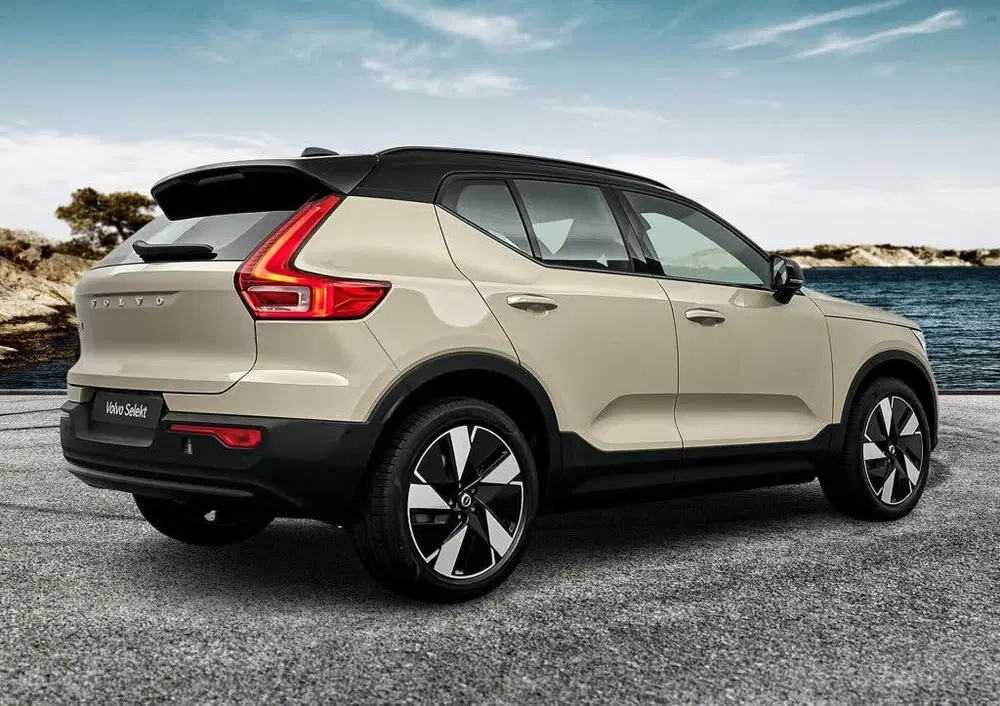 Volvo EX40 Extended Range Plus Dark Europa uit 2026, foto 3