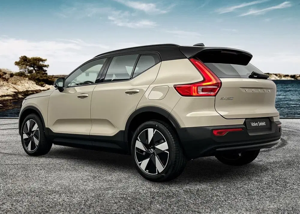 Volvo EX40 Extended Range Plus Dark Europa uit 2026, foto 4