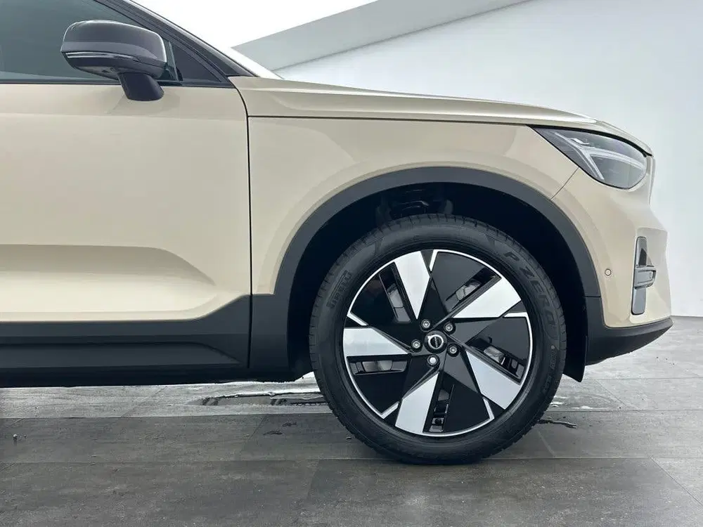 Volvo EX40 Extended Range Plus Dark Europa uit 2026, foto 9